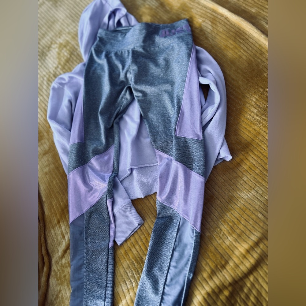 legging & long sleeve shirt outfit